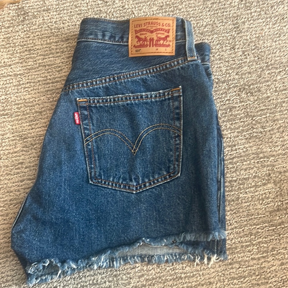 Size 29 denim levi shorts